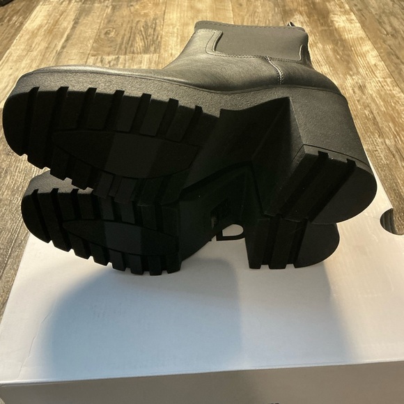 Aldo Black Chunky Heel Ankle Boots Size 8.5 - Picture 12 of 16